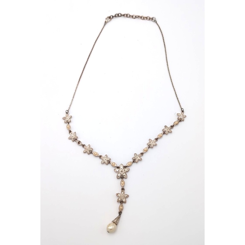 Floral Necklace with pendant